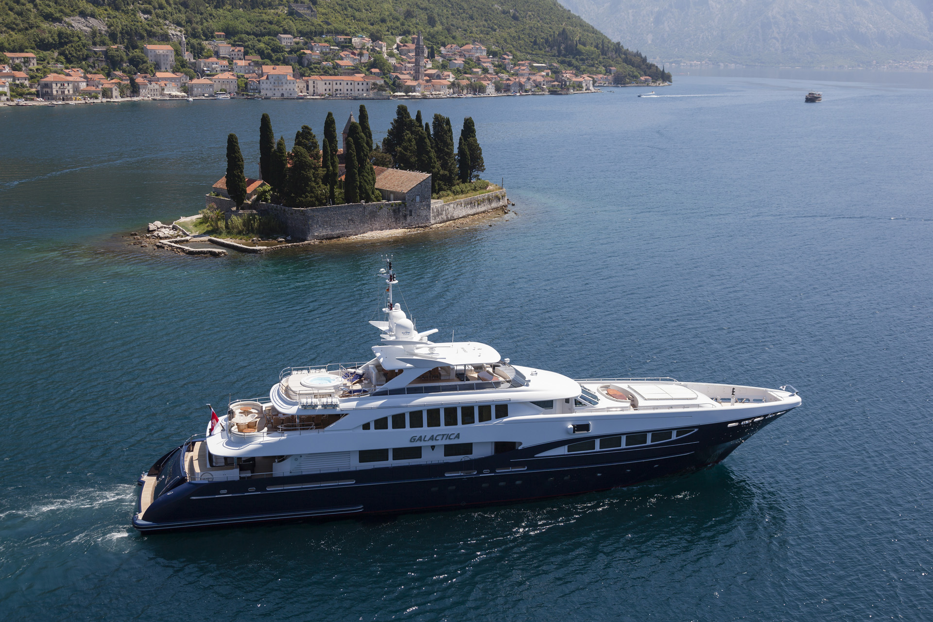 GALACTICA 50m Heesen joins the Yachtzoo sales fleet!