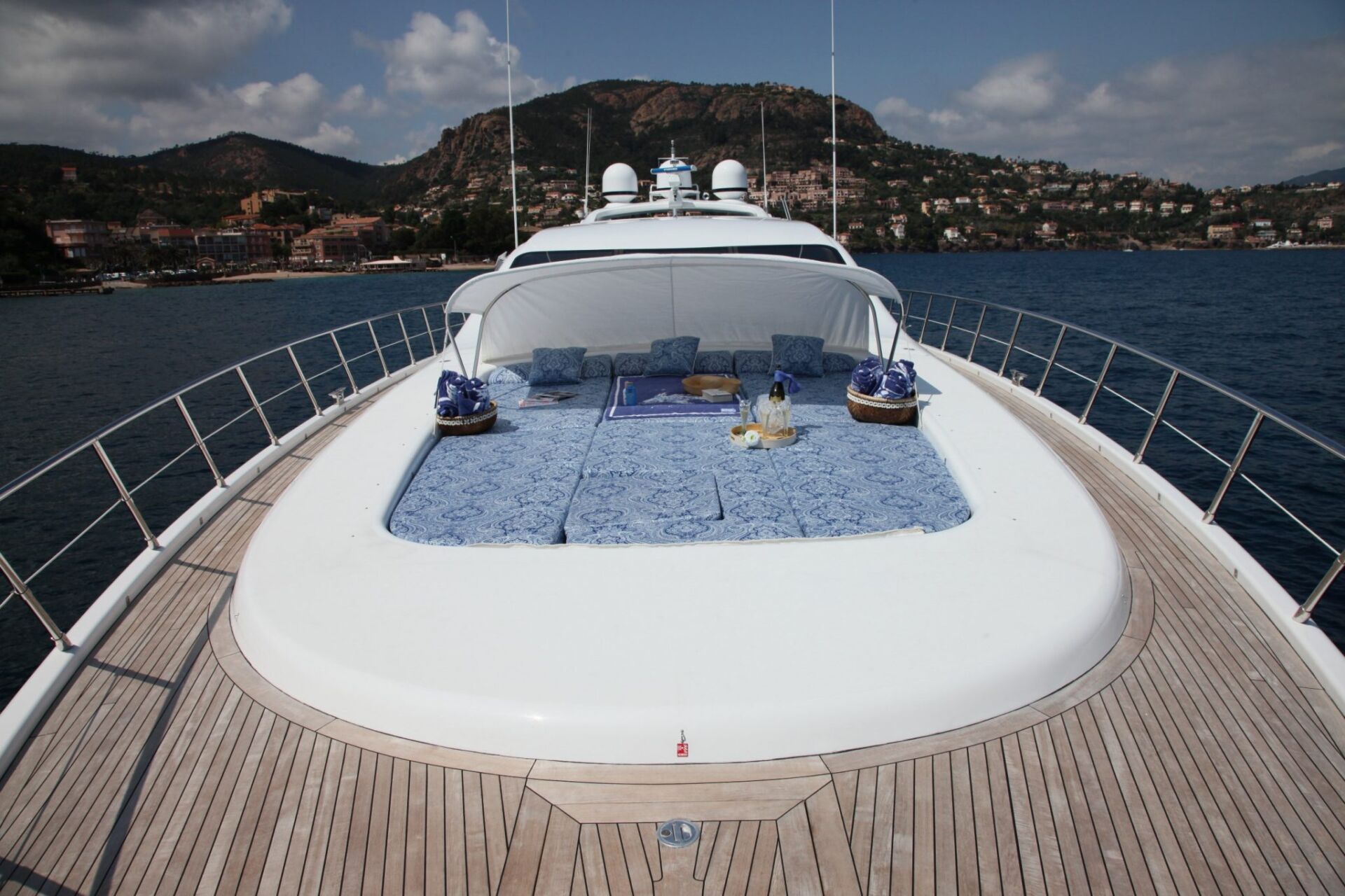 O luxury motor yacht sales fort lauderdale