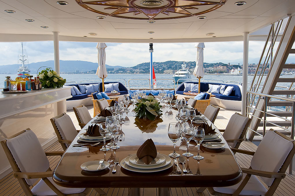 m/y insignia dining room