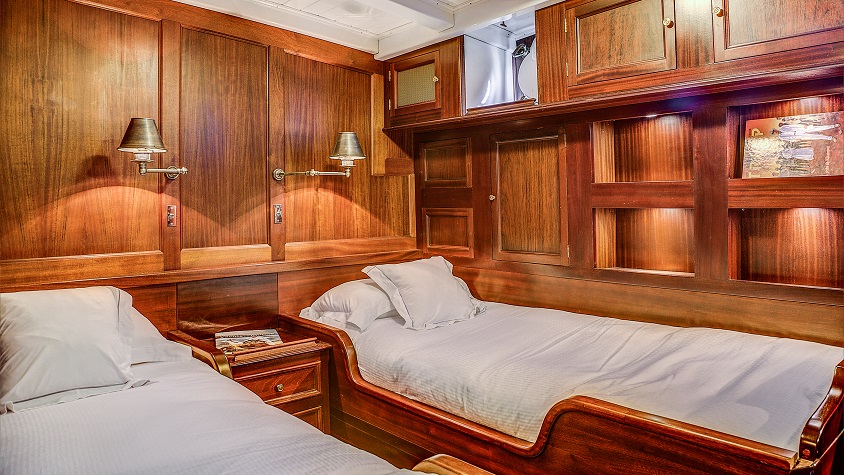 Twin bedroom on S/Y TRINAKRIA yacht for charter