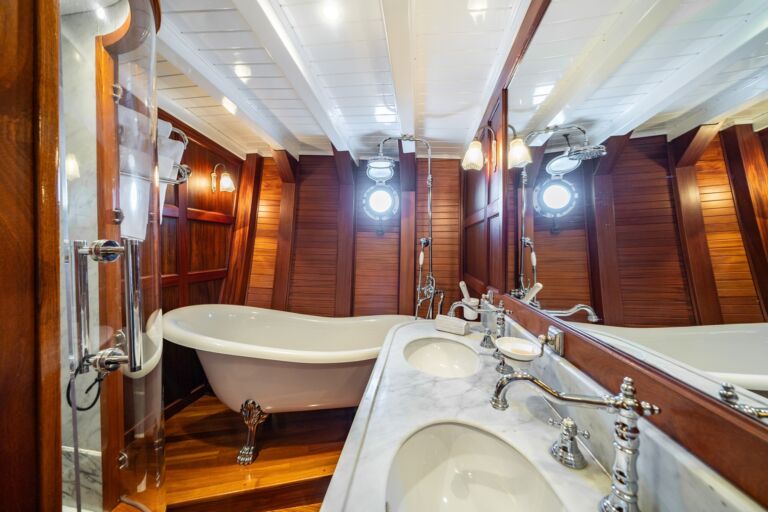 sailing yacht trinakria charter ()