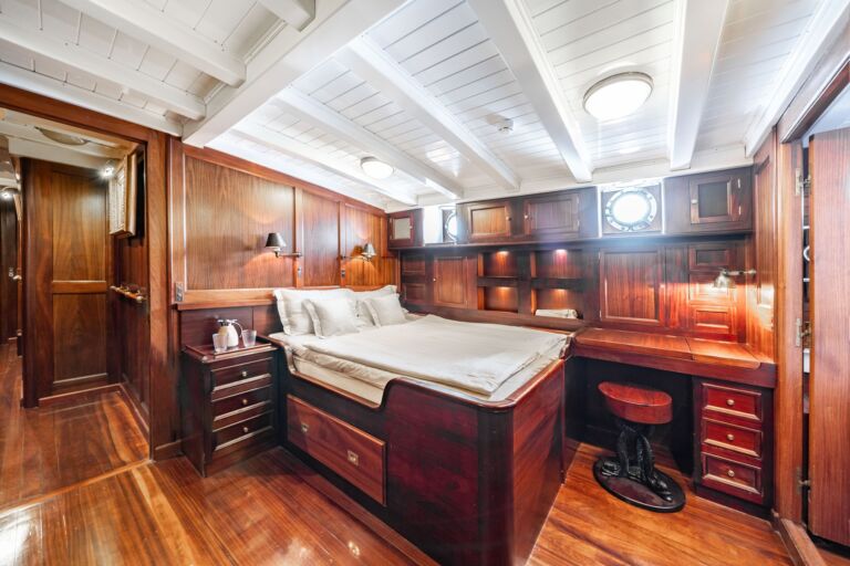 sailing yacht trinakria charter ()