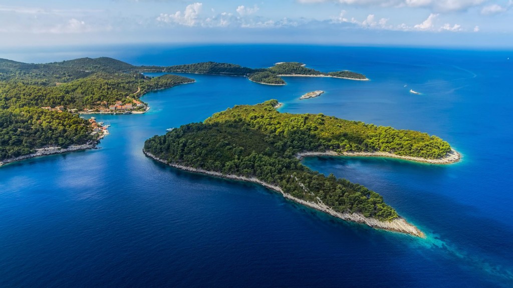 luxury-croatia-yacht-charter-broker-yachtzoo