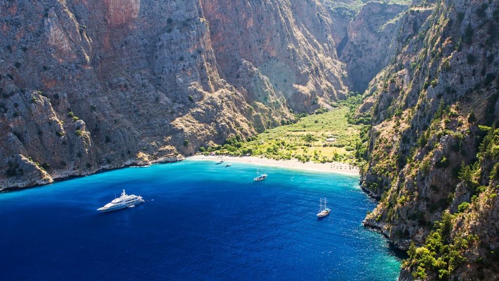 luxury-yacht-charter-greece-beach Best beaches on a luxury yacht charter Greece