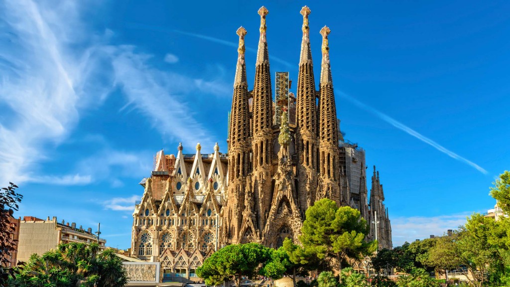 luxury-yacht-charter-spain-la-sagrada-familia La Sagrada Familia Barcelona - luxury yacht charter Spain