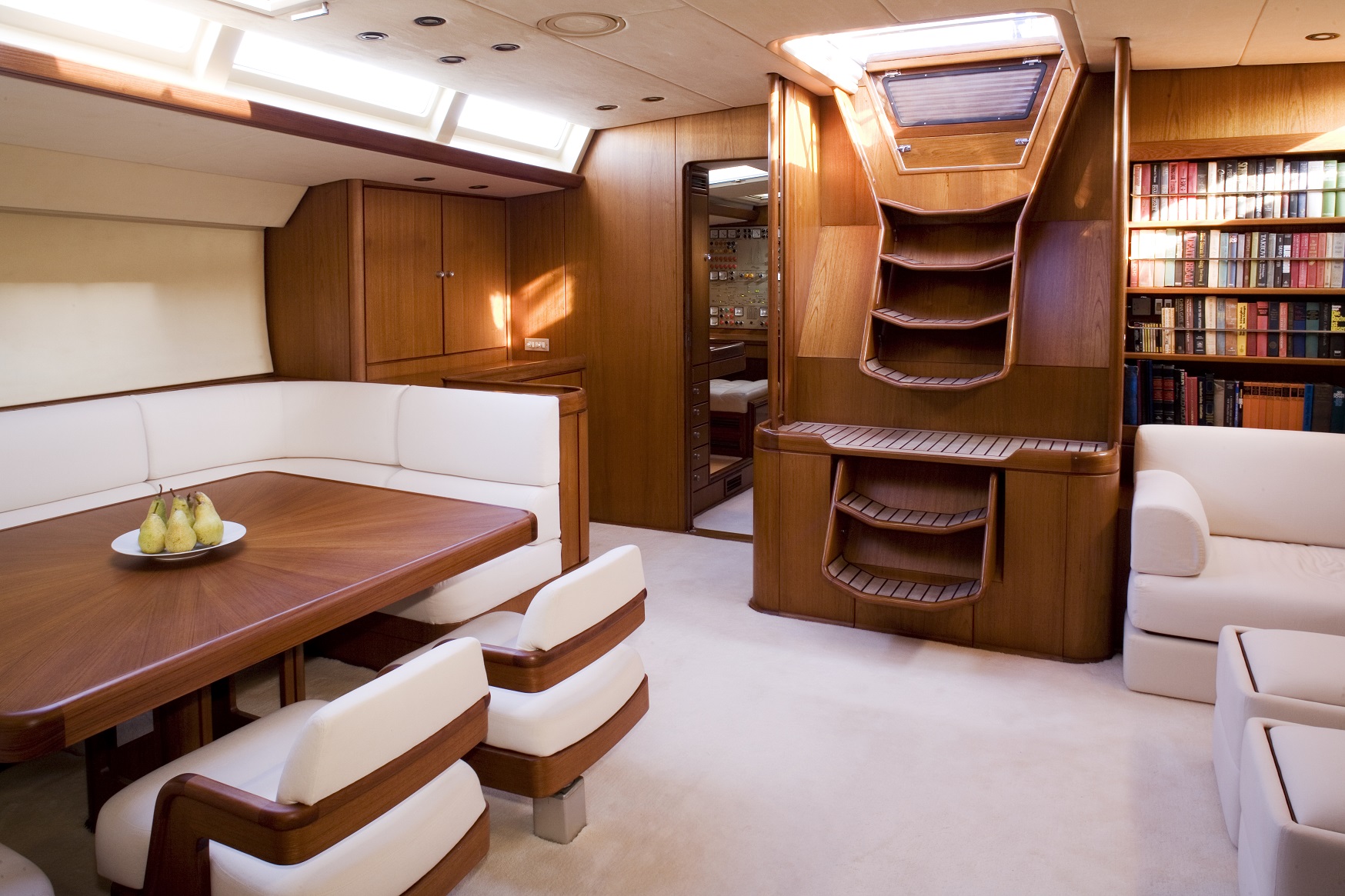 S/Y CYCLOS II yacht for charter lounge area
