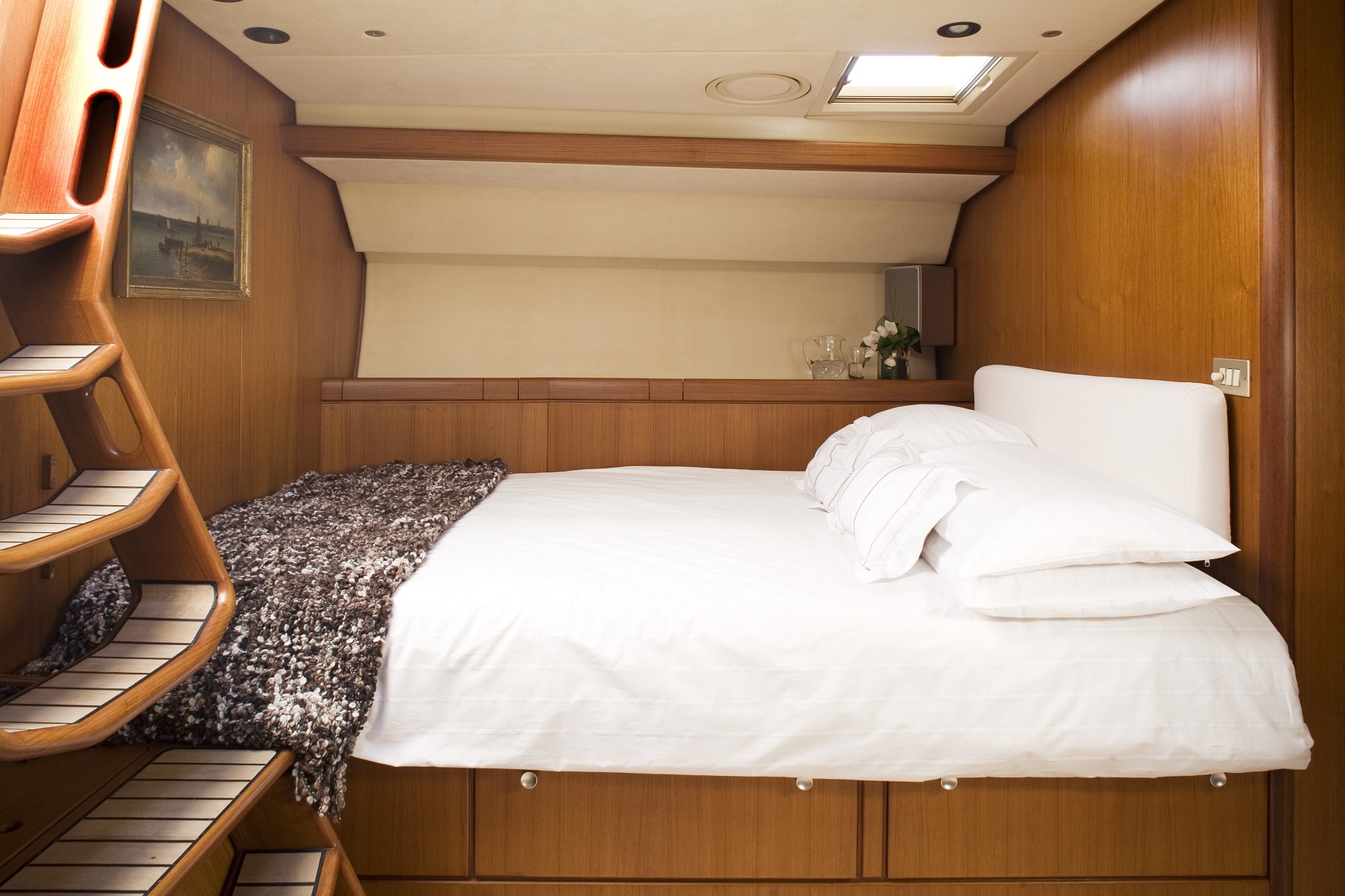 S/Y CYCLOS II yacht for charter bedroom space