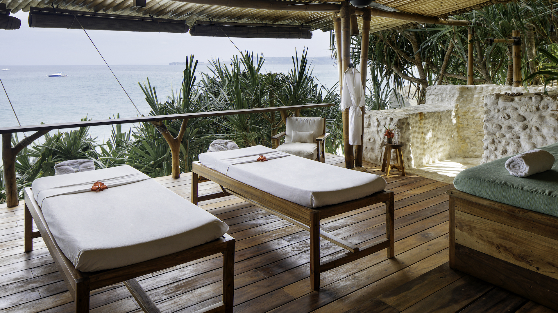 yacht-charter-feature-wellness-nihisumba