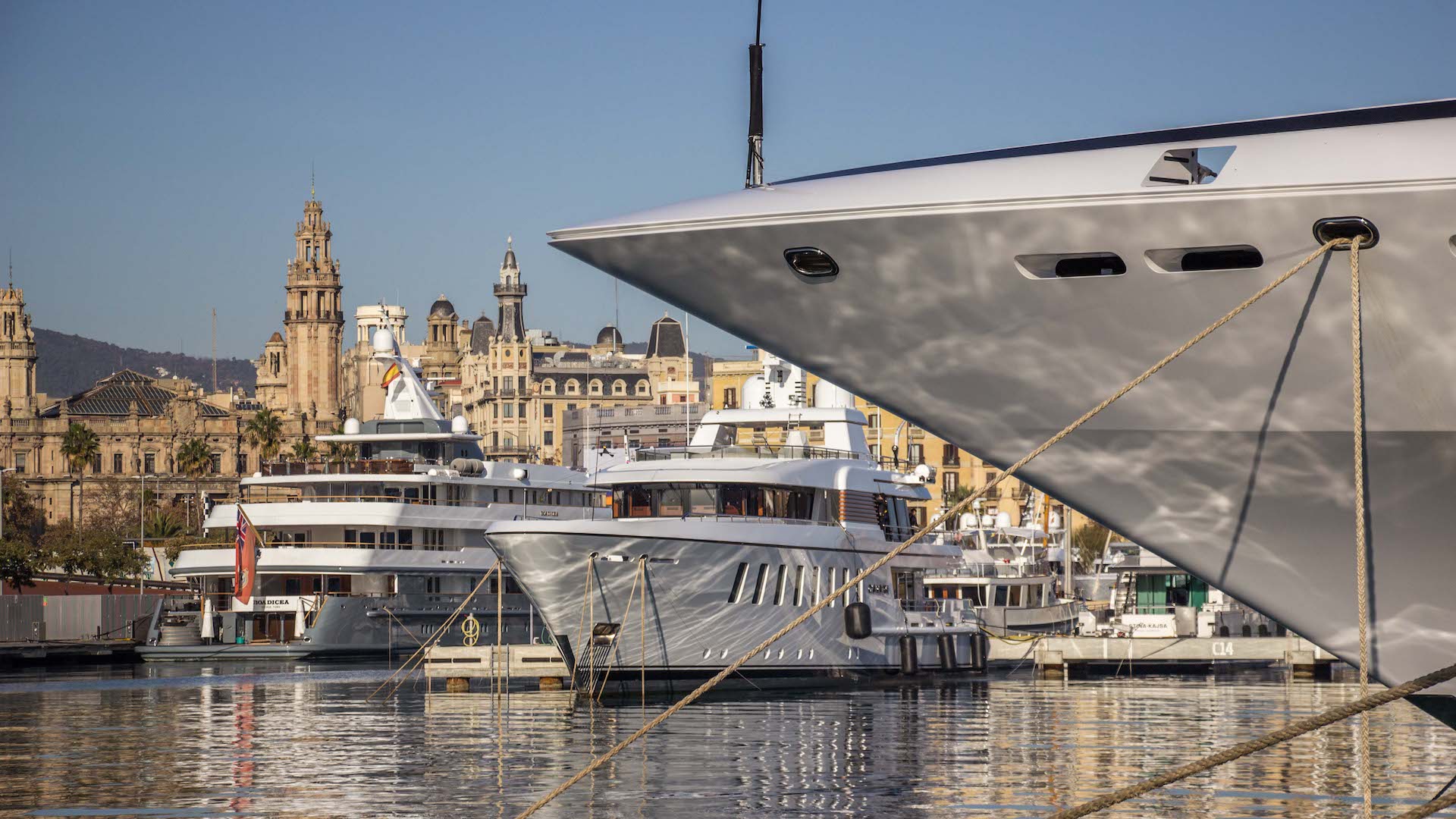 yacht-charter-features-car-Port-vell