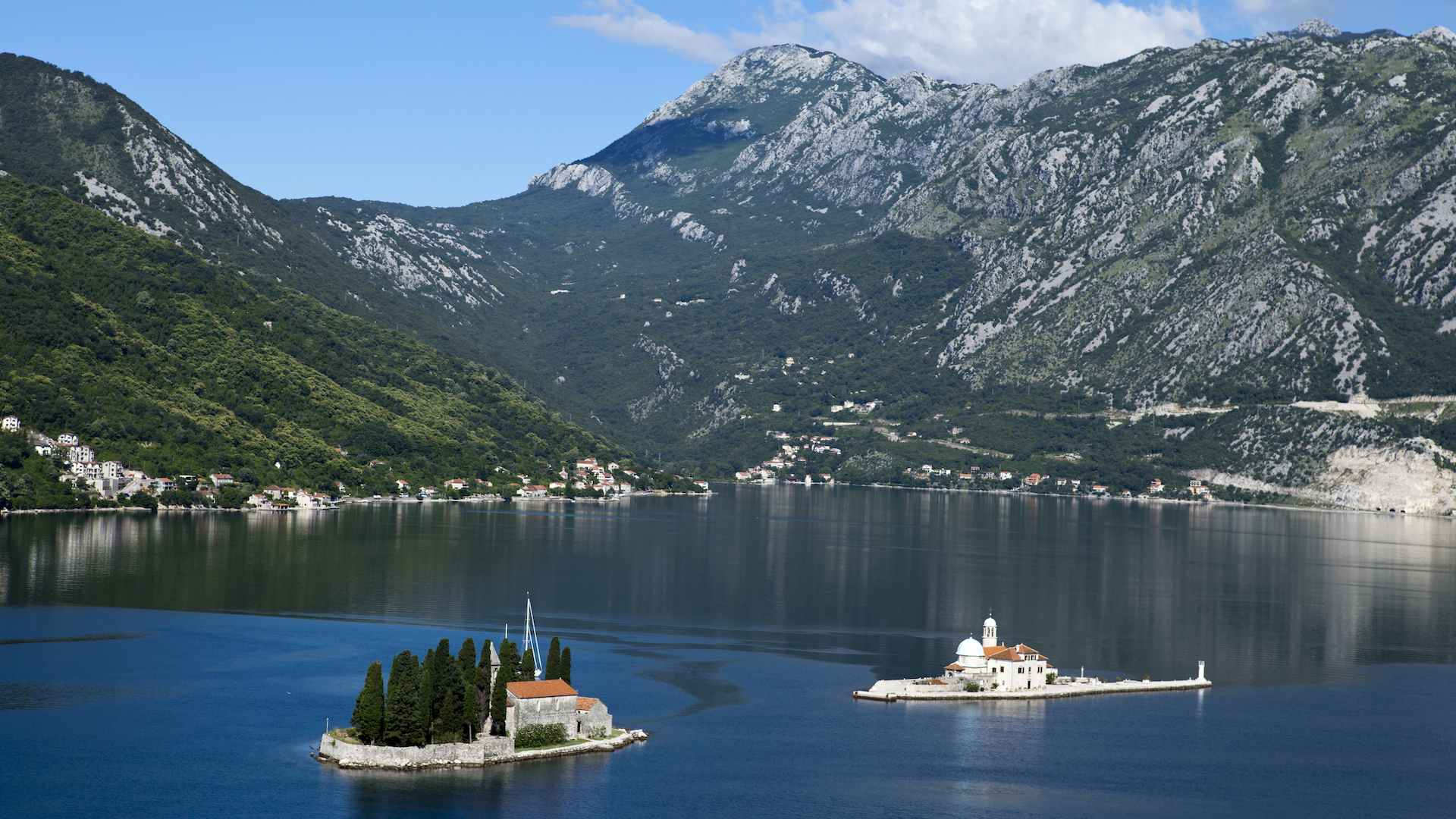 yacht-charter-features-car-montenegro