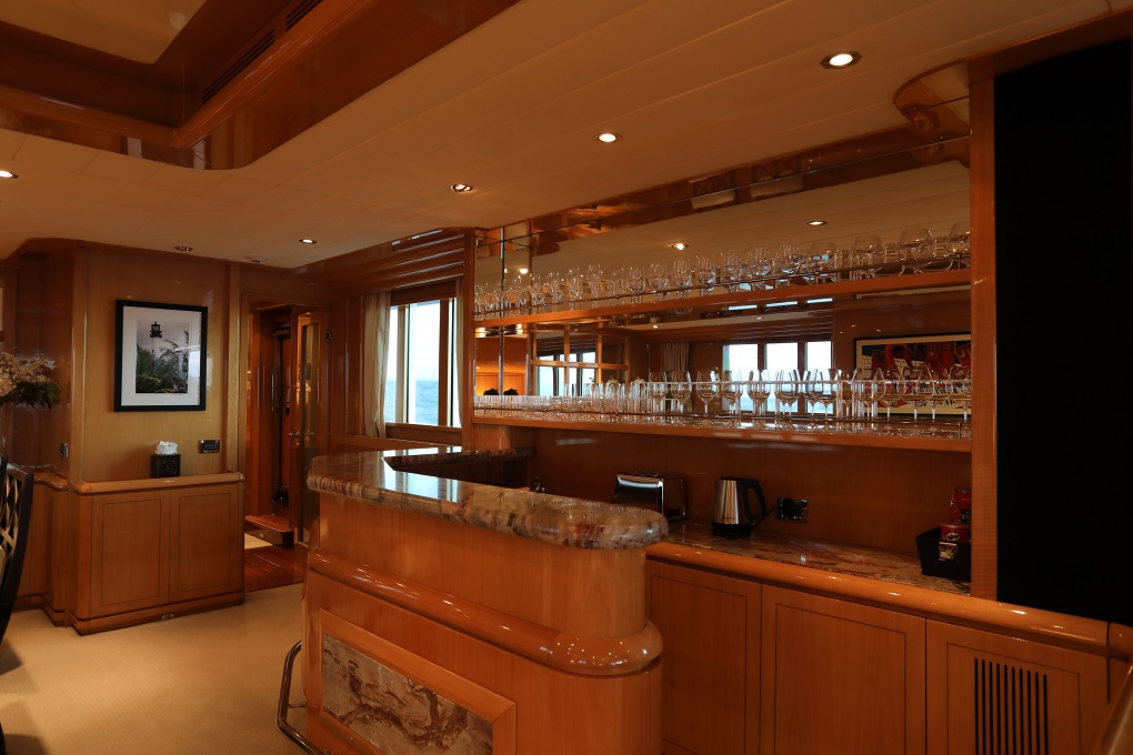 M/Y INDIGO yacht for charter open bar area