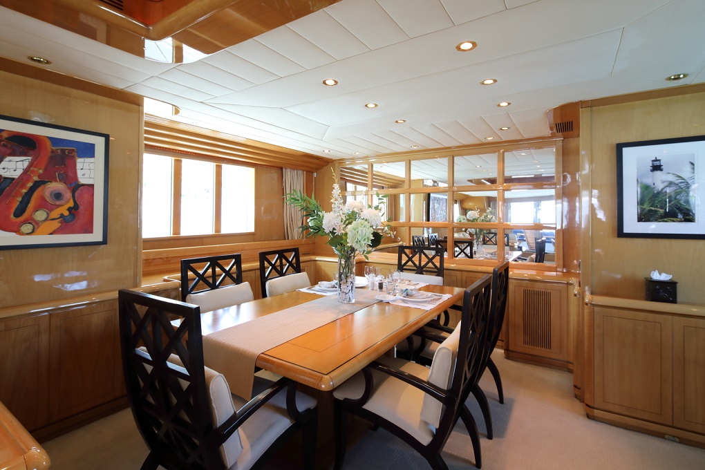 M/Y INDIGO yacht for charter dining area