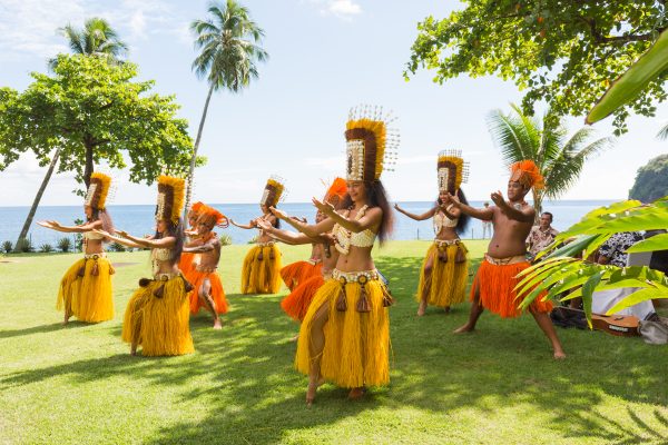 luxury-yacht-charters-french-polynesia-traditional-dancers-YACHTZOO