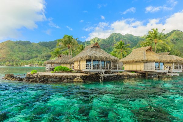 luxury-yacht-charters-tahiti-huts-with-ocean-view-YACHTZOO