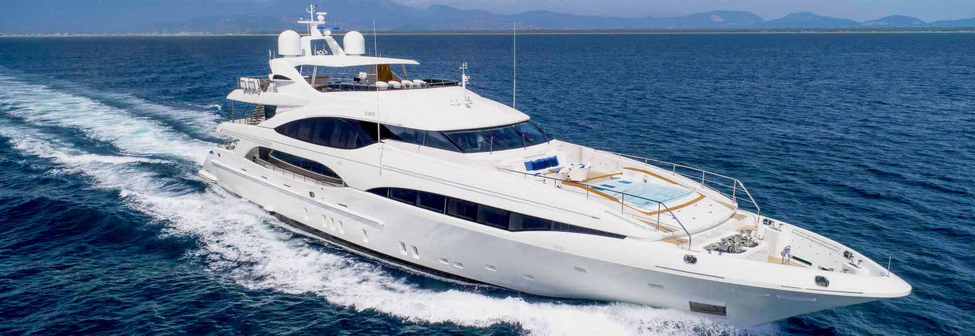 q95 yacht price