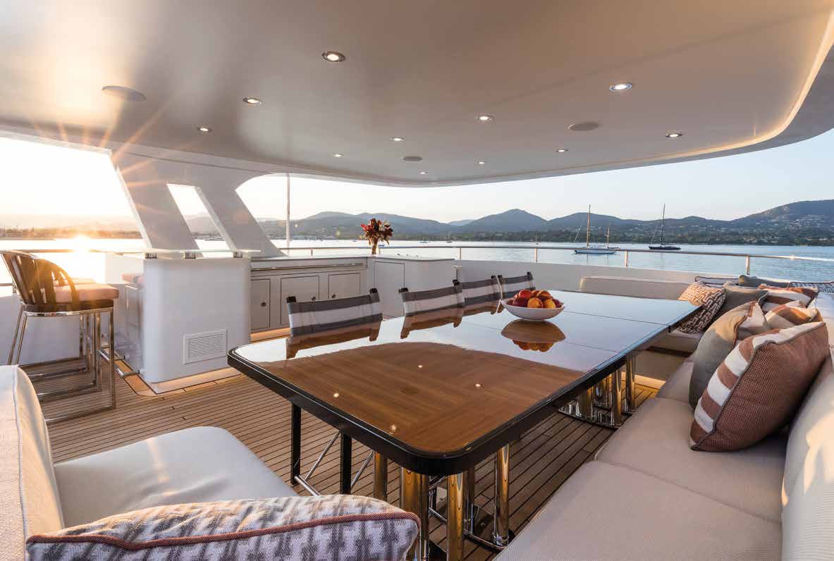 maiora-30-walkaround-yacht-for-sale-yachtzoo