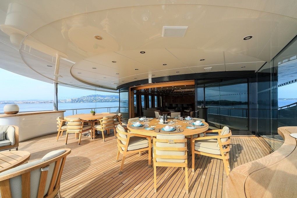 Luna-B-Oceanco-66m-Exterior-Lounge