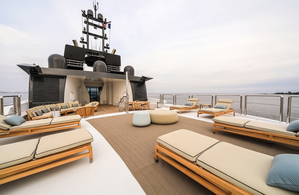 Luna-B-Oceanco-66m-Exterior-Sun-Deck