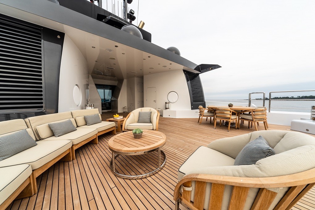 Luna-B-Oceanco-66m-Exterior-Loune