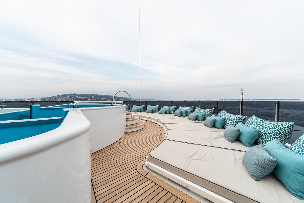 Luna-B-Oceanco-66m-Exterior-Loune