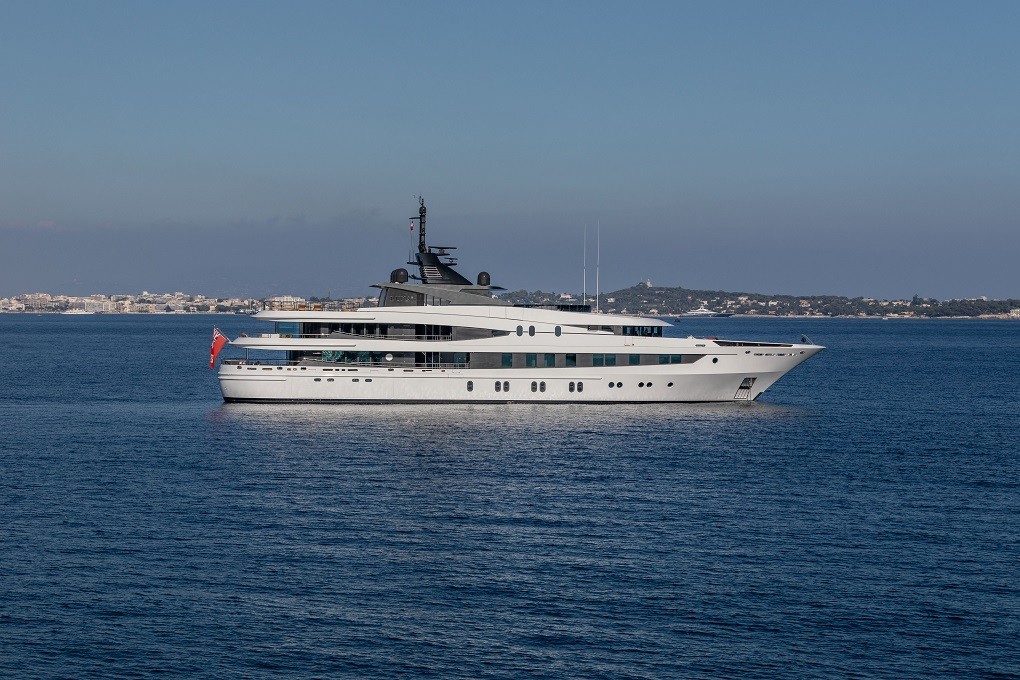 M/Y LUNA B yacht for charter