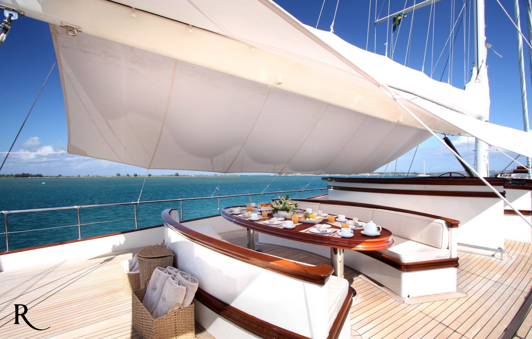 S/Y RIANA Yacht for Charter outdoor breakfast