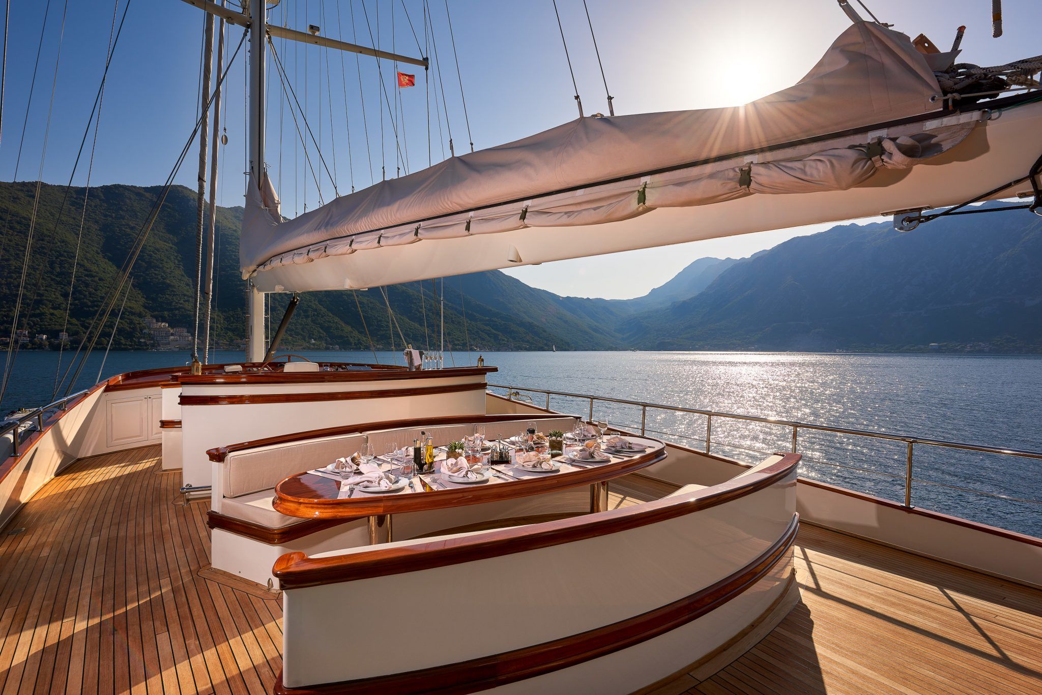 S/Y RIANA Yacht for Charter alfresco deck