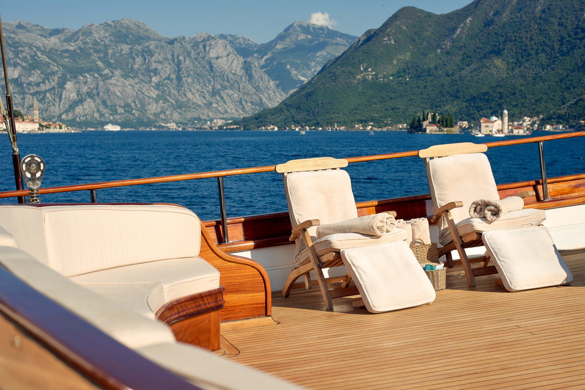 S/Y RIANA Yacht for Charter deck chairs