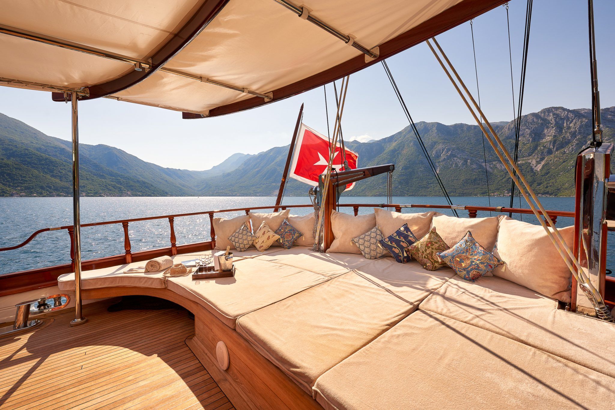 S/Y RIANA Yacht for Charter deck lounging