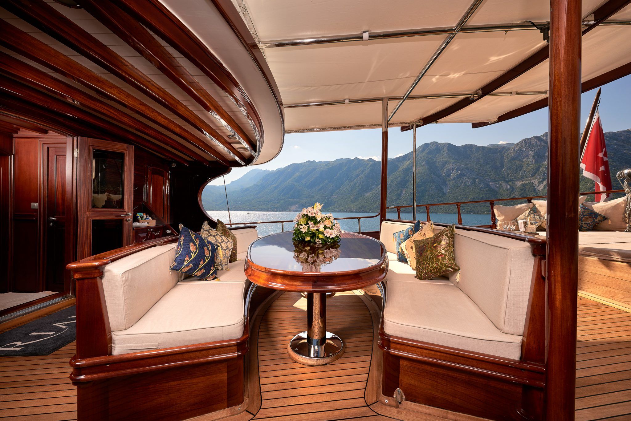 S/Y RIANA Yacht for Charter patio