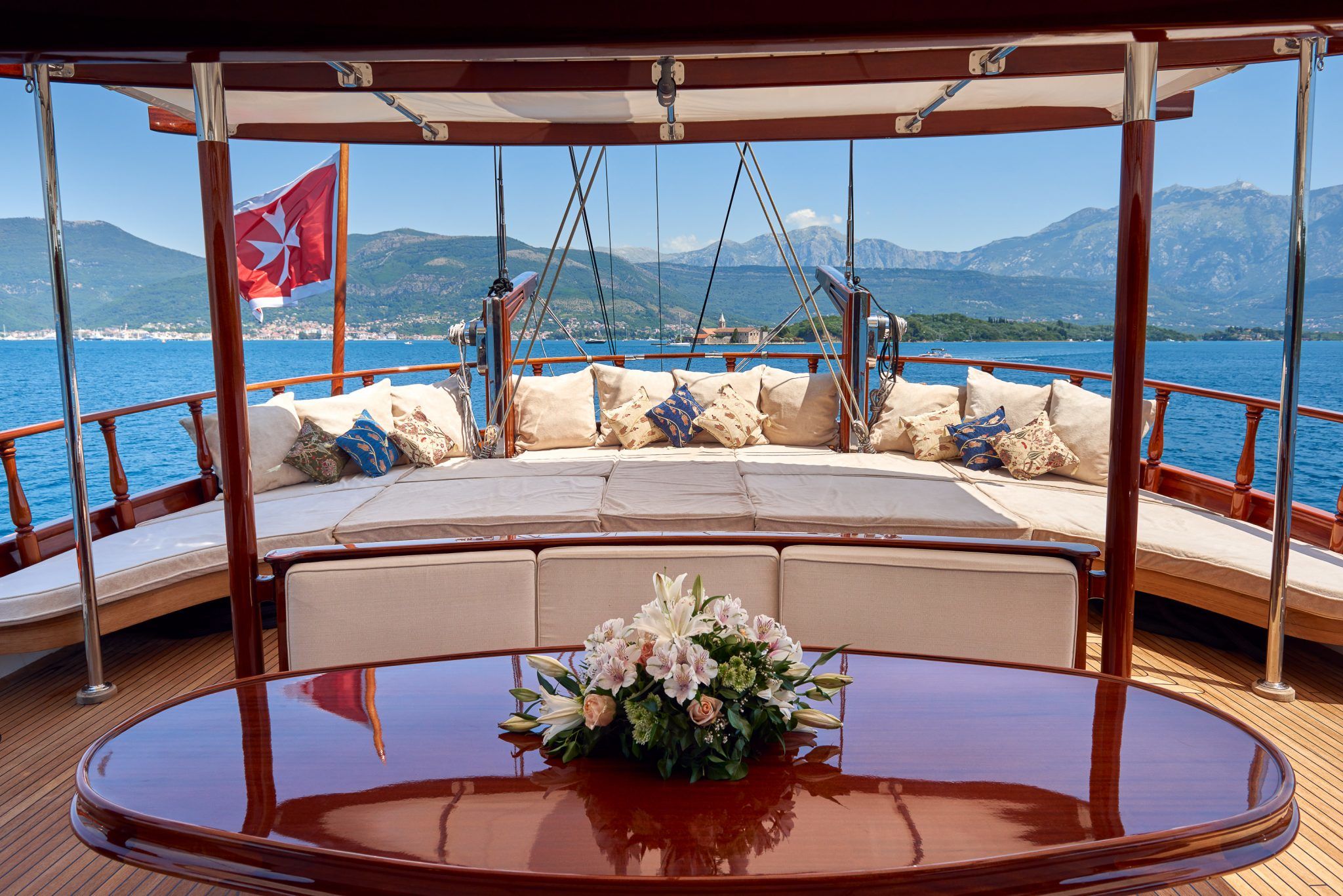 S/Y RIANA Yacht for Charter bow deck