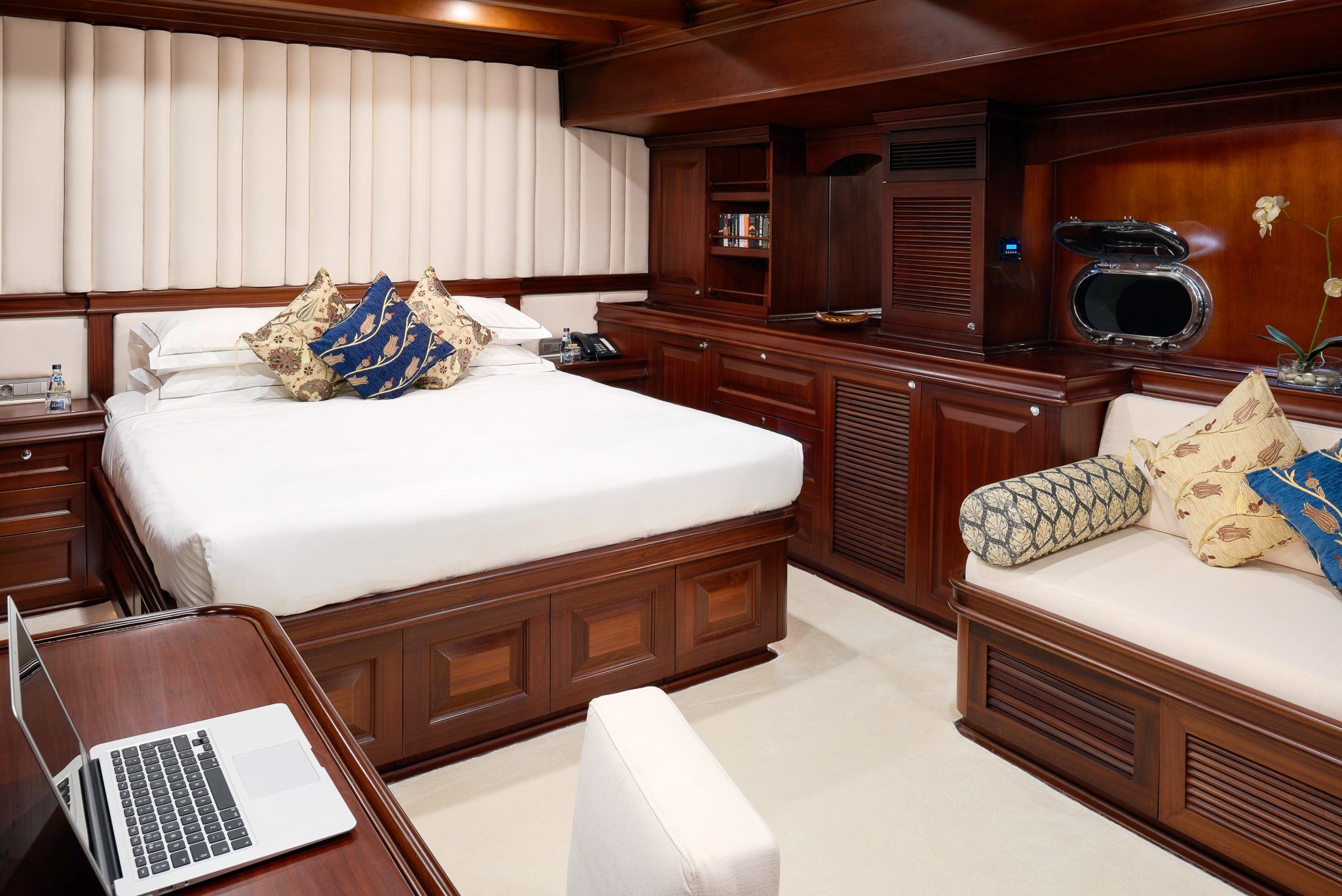 S/Y RIANA Yacht for Charter bedroom