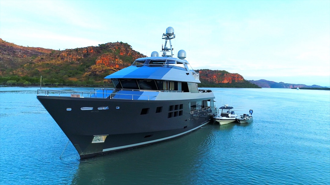 Bow view of M/Y AKIKO yacht for charter