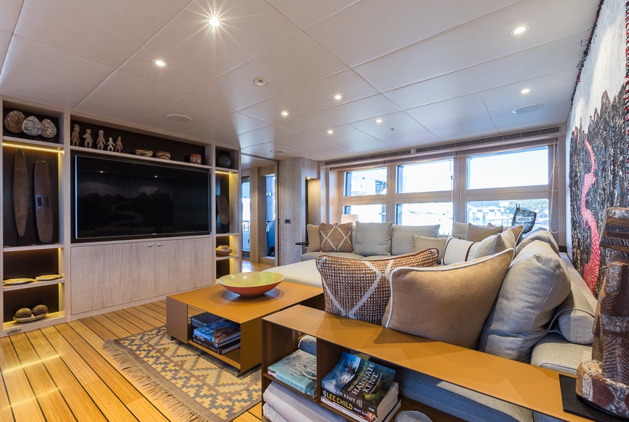 M/Y AKIKO yacht for charter salon