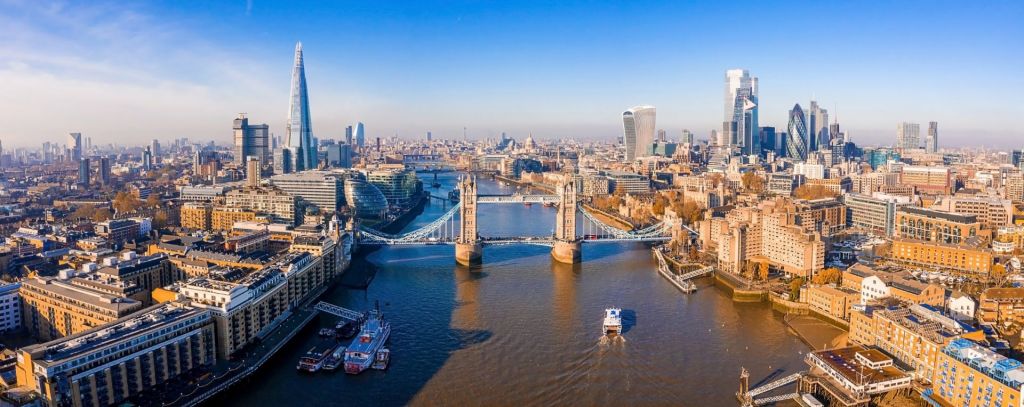 Luxury yacht charter in the UK United Kingdom