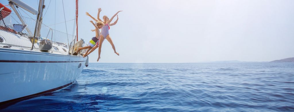 Last minute yacht charter
