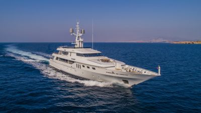 m/y invader yacht for charter view