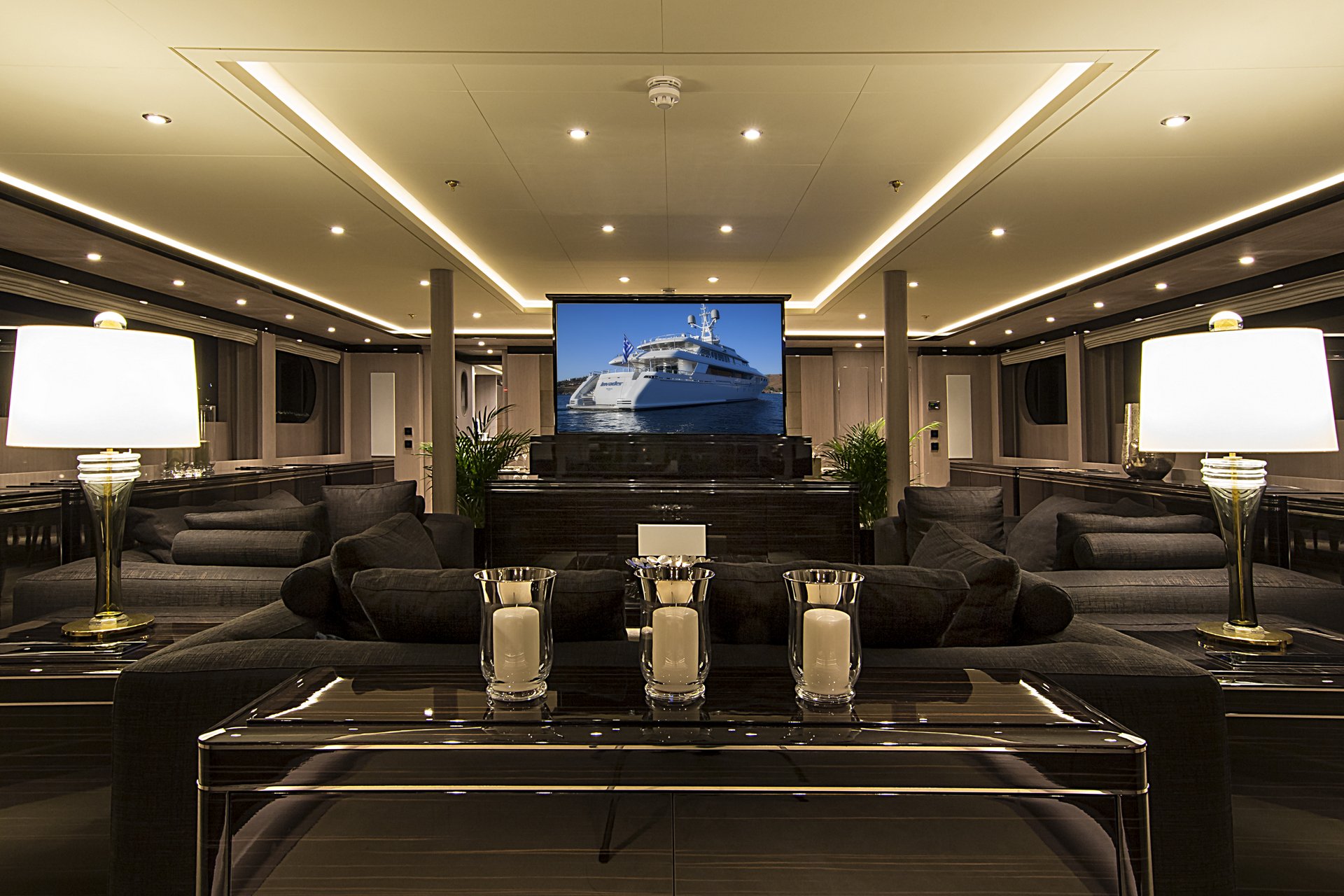 m/y invader yacht for charter living room