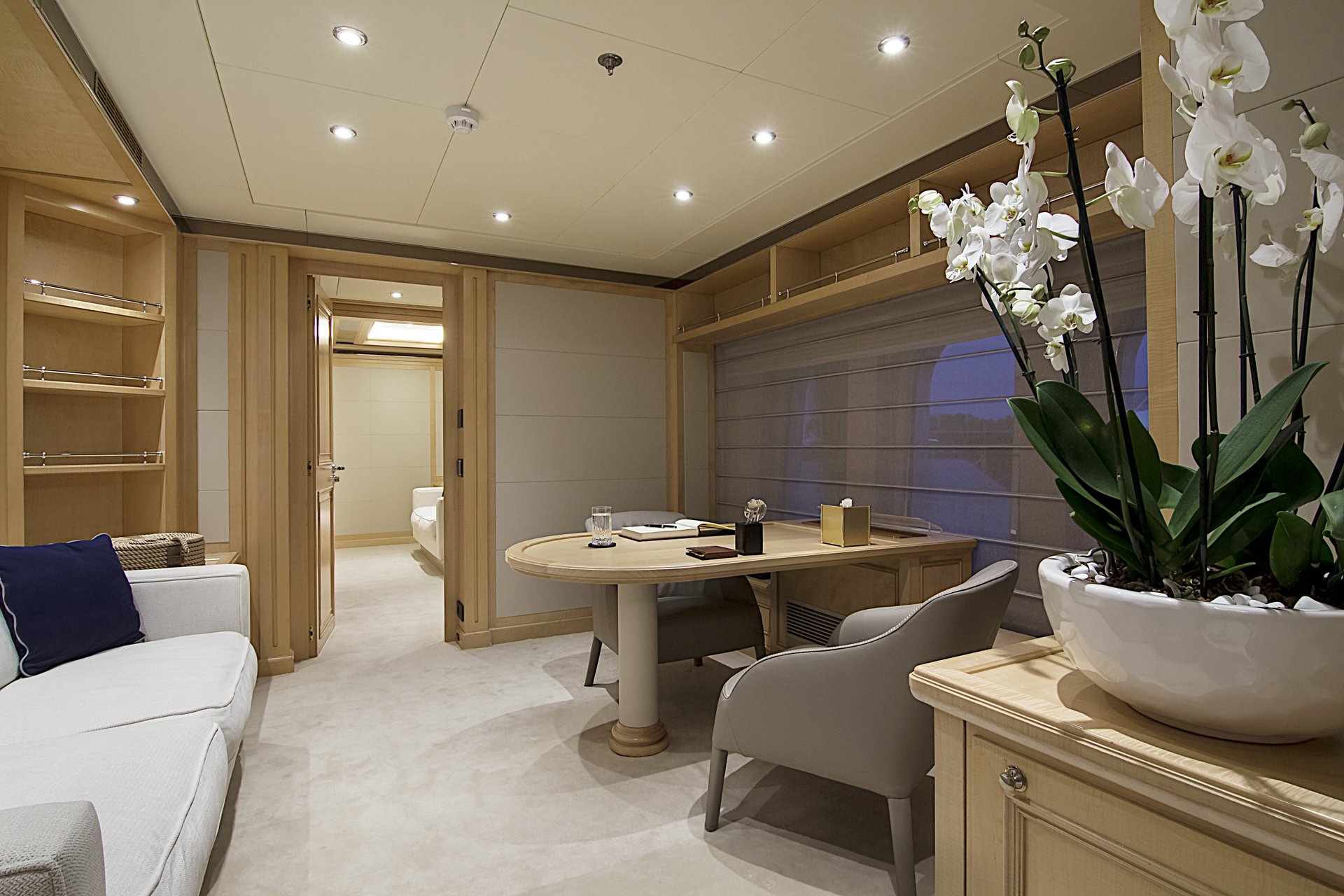 m/y invader yacht for charter study room