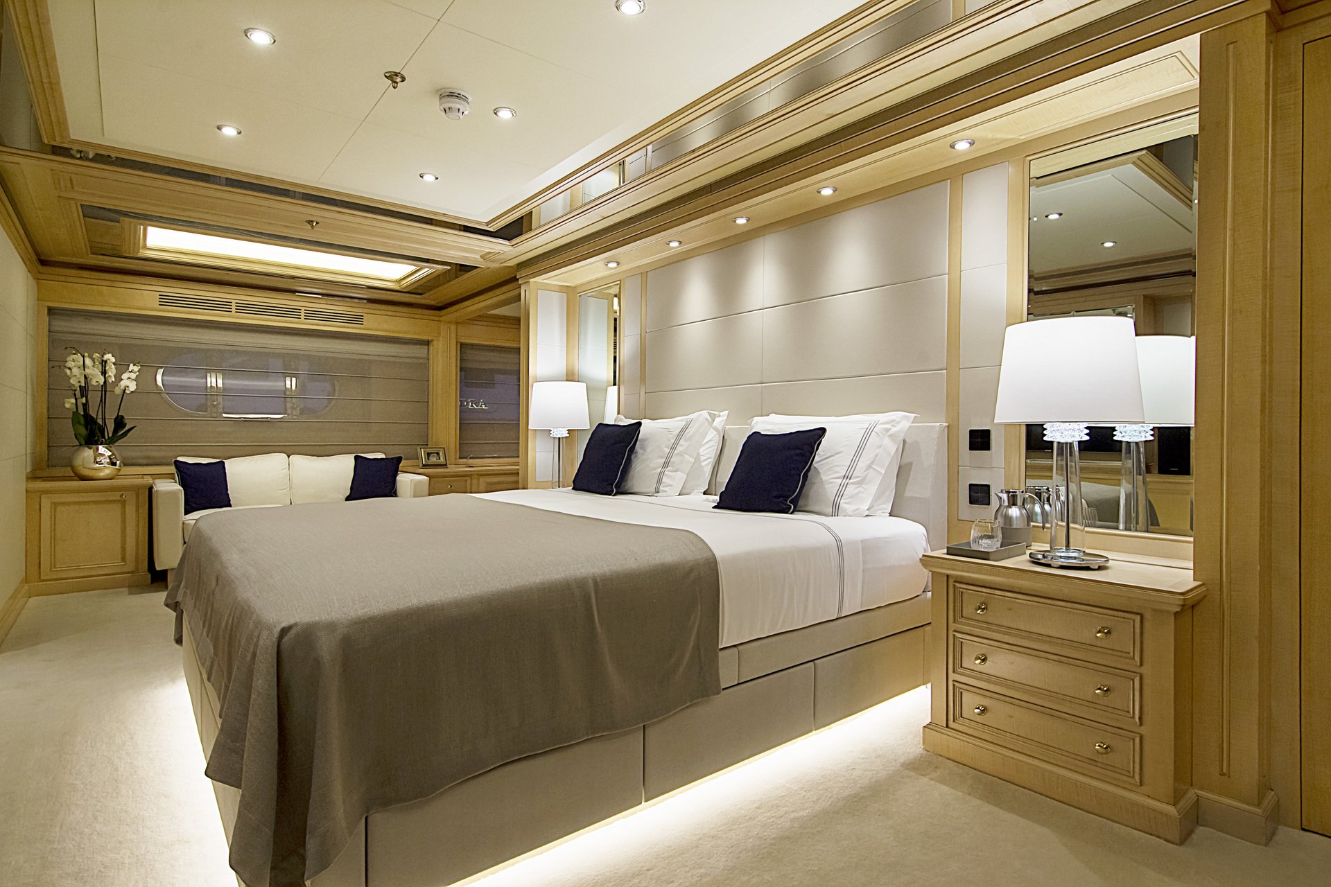 m/y invader yacht for charter luxury cabin