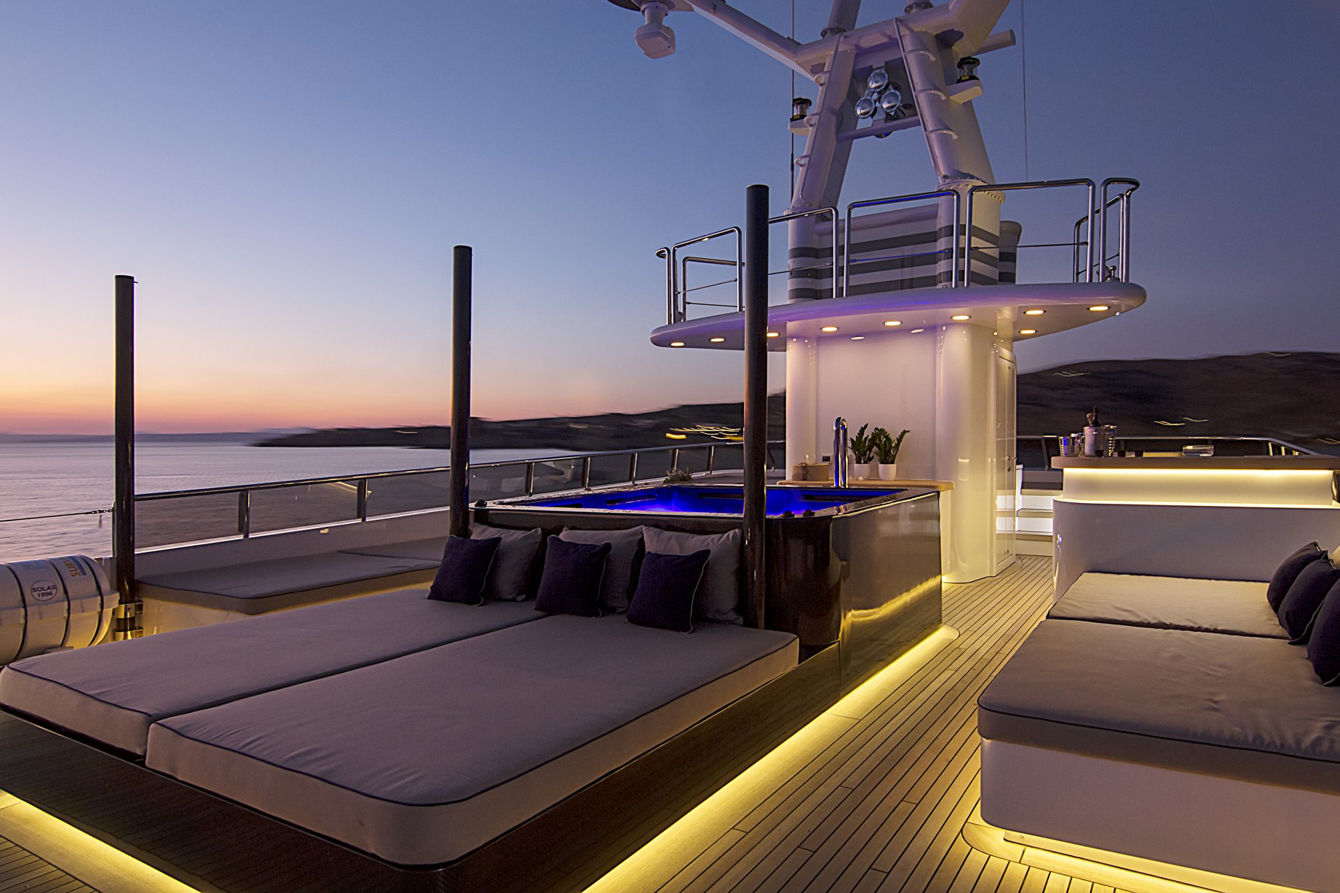 m/y invader yacht for charter sundeck