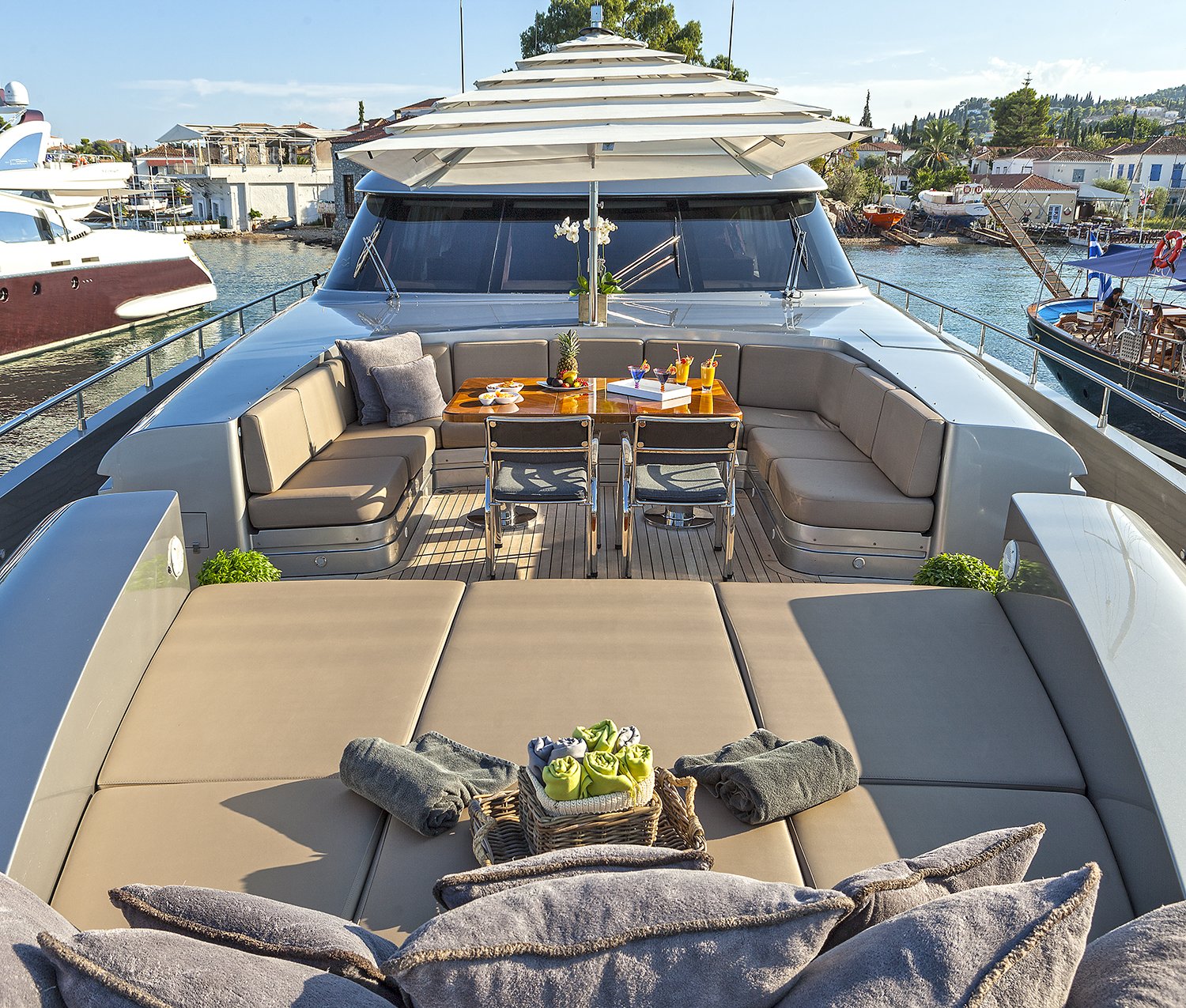 M/Y MY TOY yacht for charter alfresco dining table