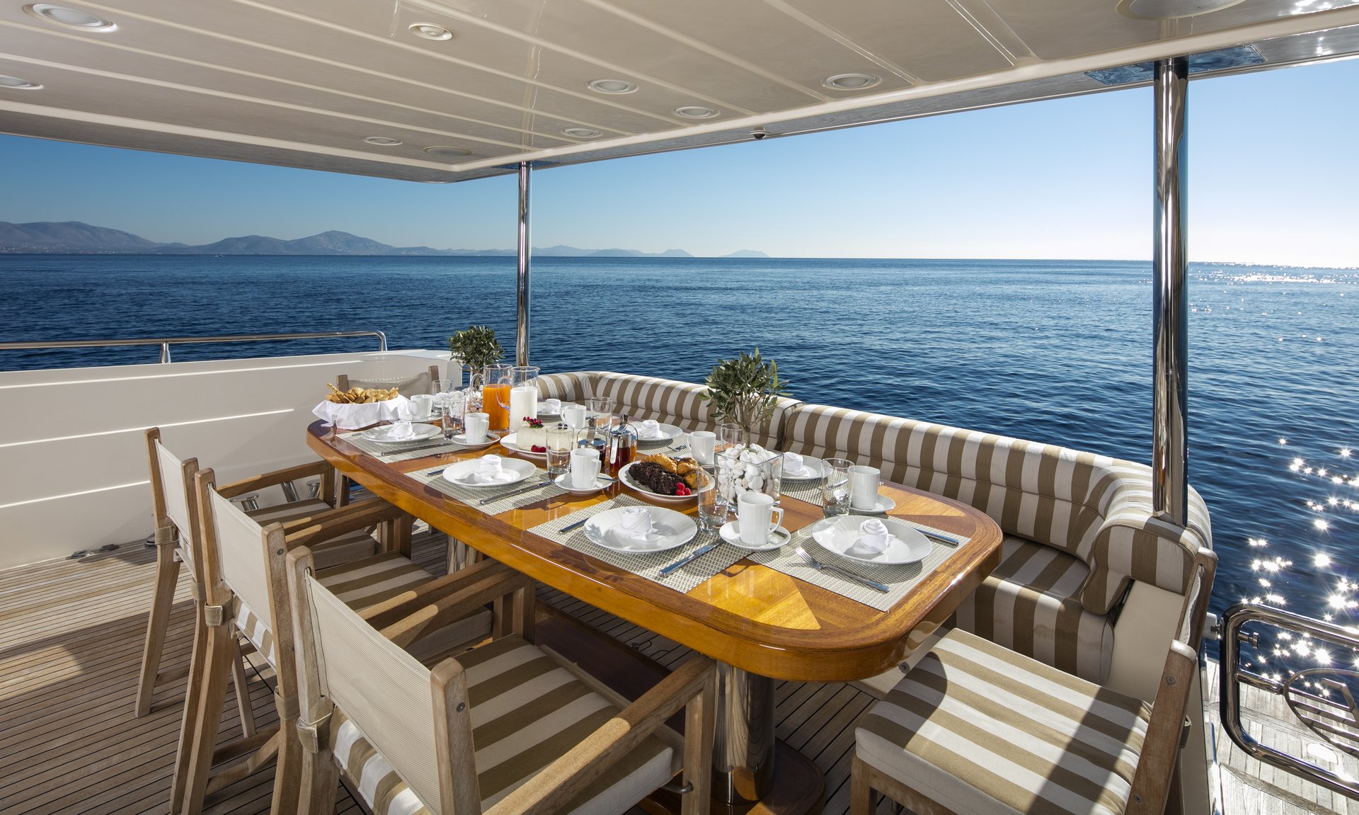 M/Y Mythos yacht for sale breakfast table