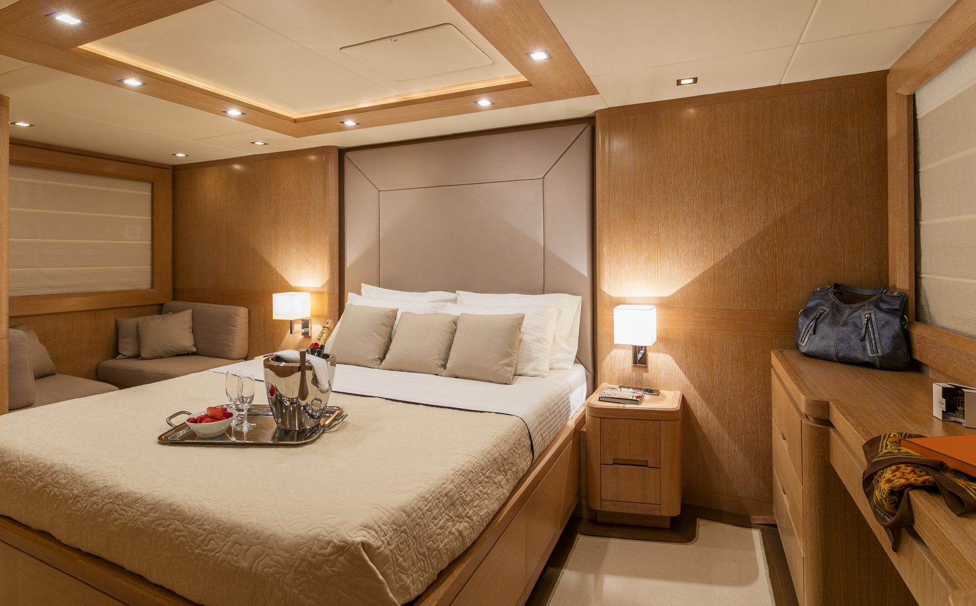 M/Y Mythos yacht for sale bedroom