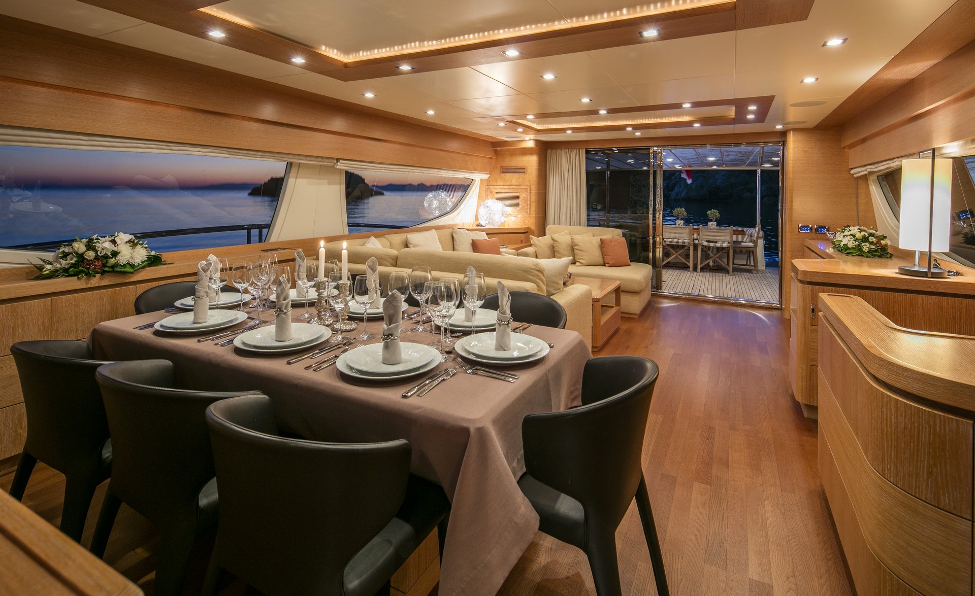 M/Y Mythos yacht for sale dining room