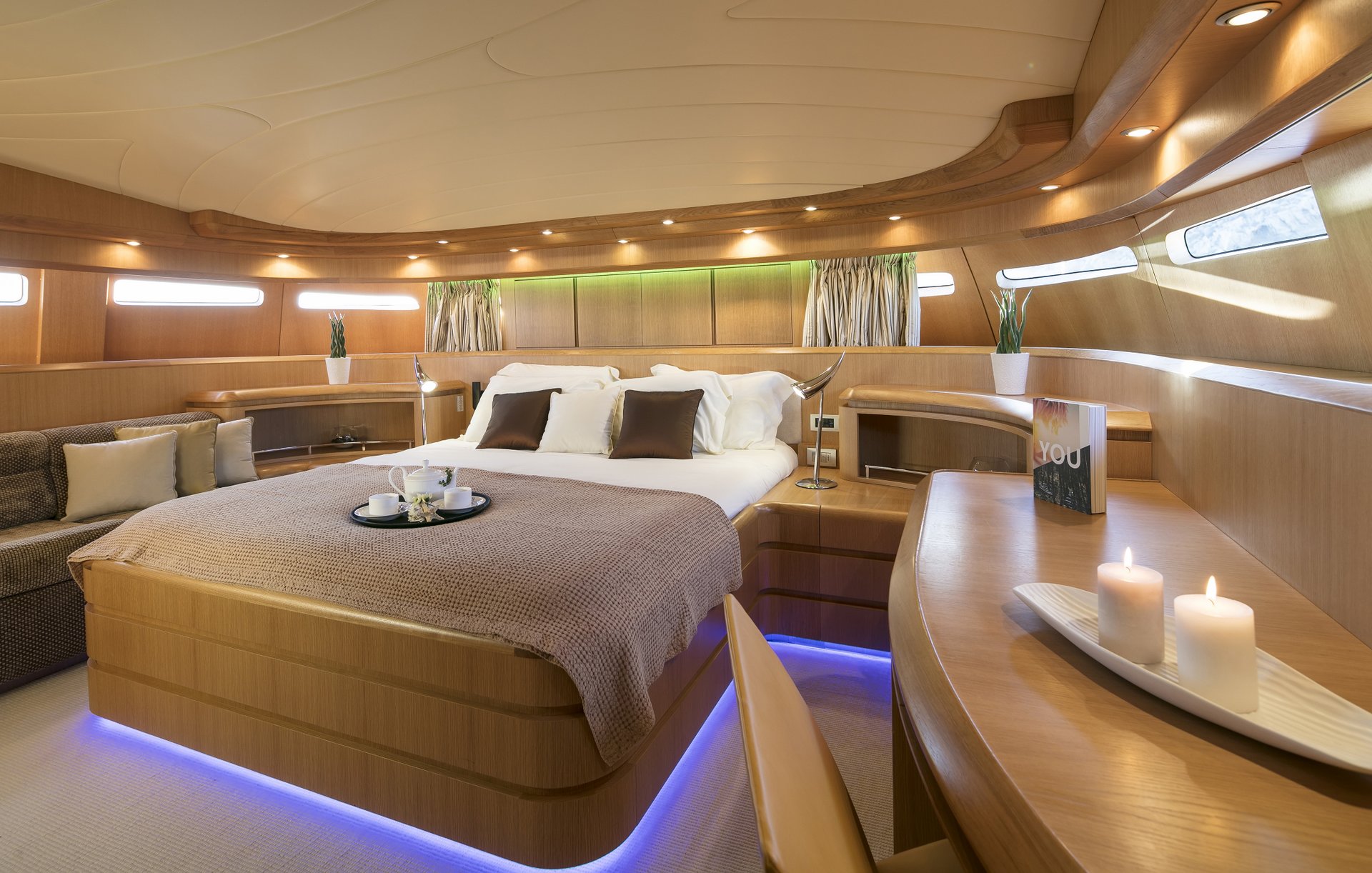 M/Y PARIS A yacht for charter stateroom