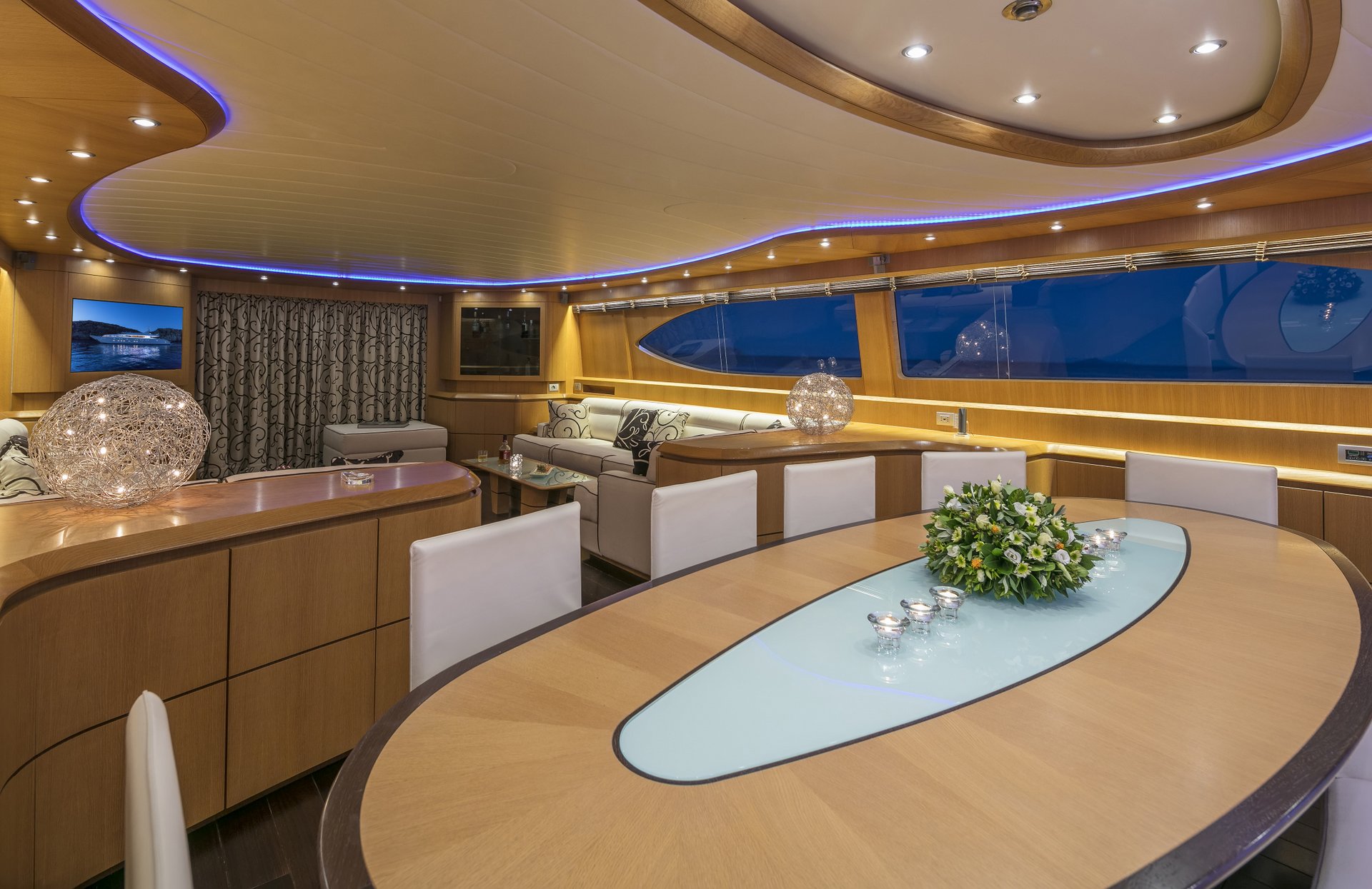 M/Y PARIS A yacht for charter lounge