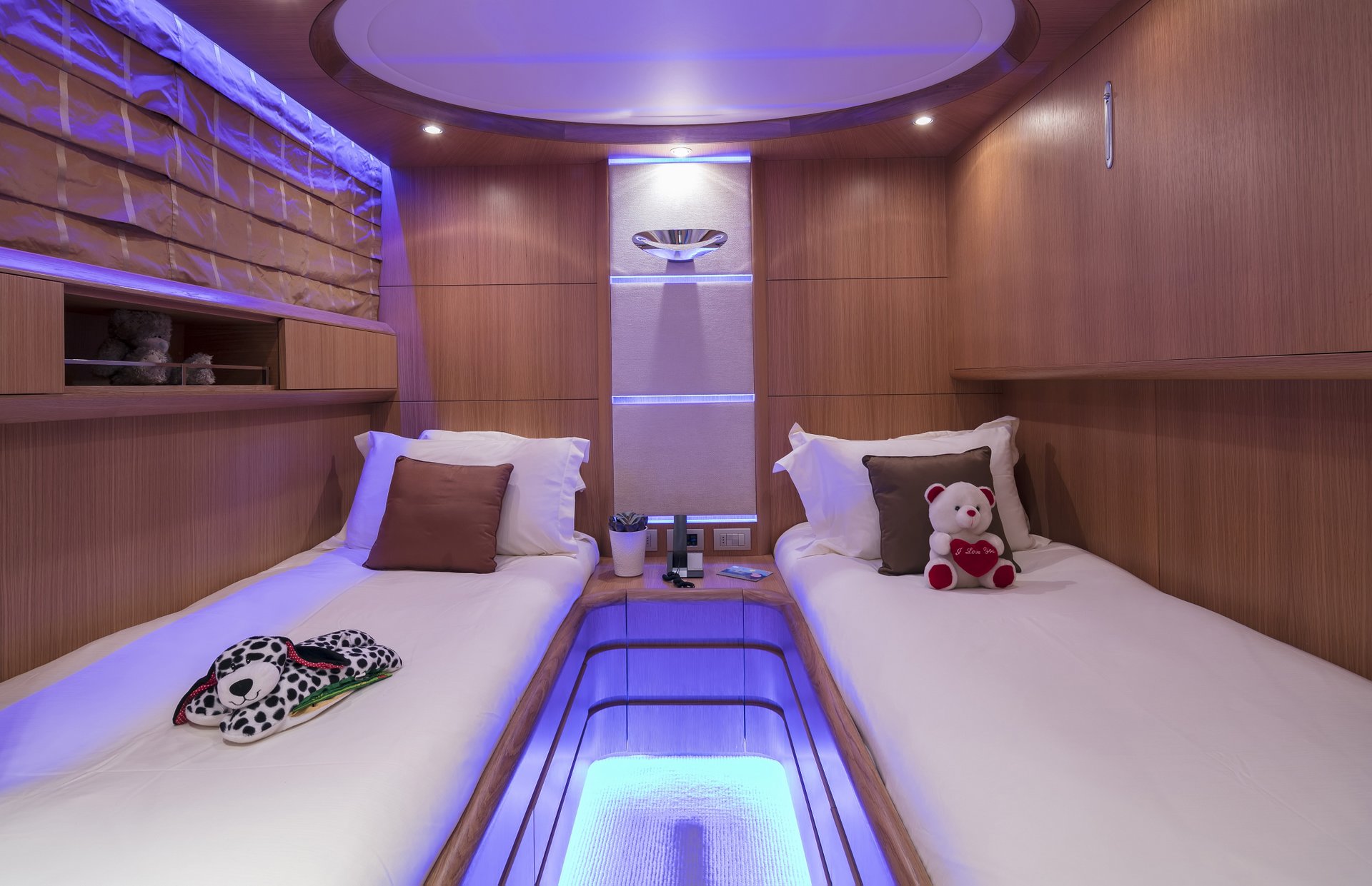 M/Y PARIS A yacht for charter twin cabin