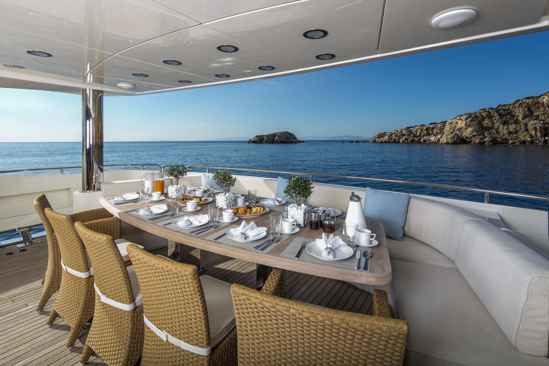 M/Y RINI yacht for charter deck dining