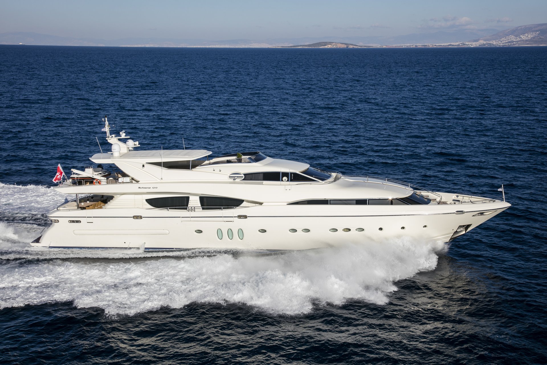 M/Y RINI yacht for charter sailing side view